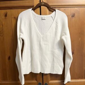 Abercrombie & Fitch Women's White V-Neck Ribbed Sweater